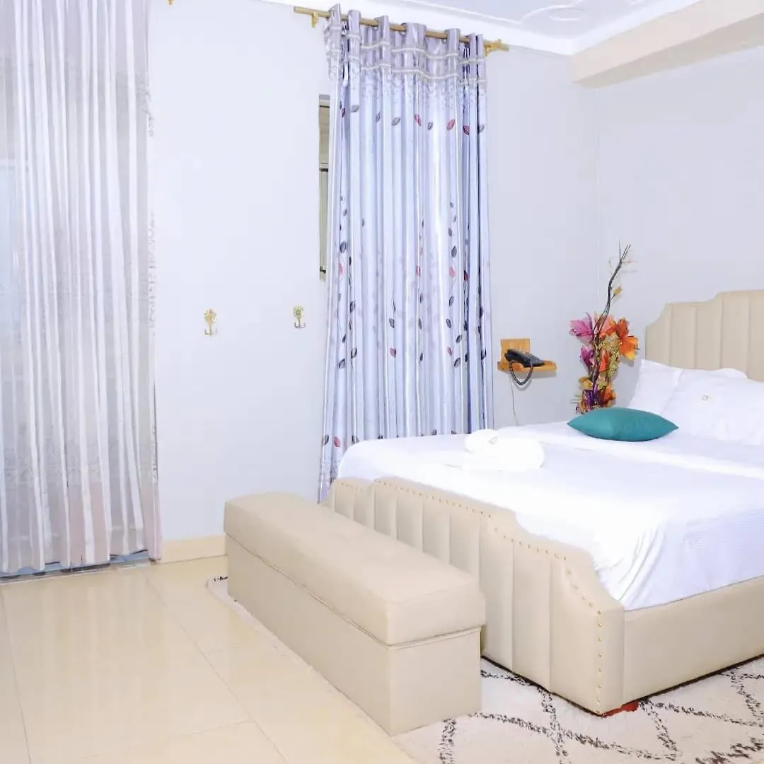 Buddiez Platinum Hotel 캄팔라 5*,