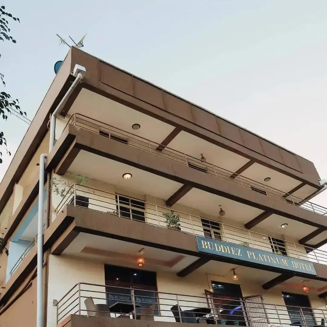 Buddiez Platinum Hotel 캄팔라